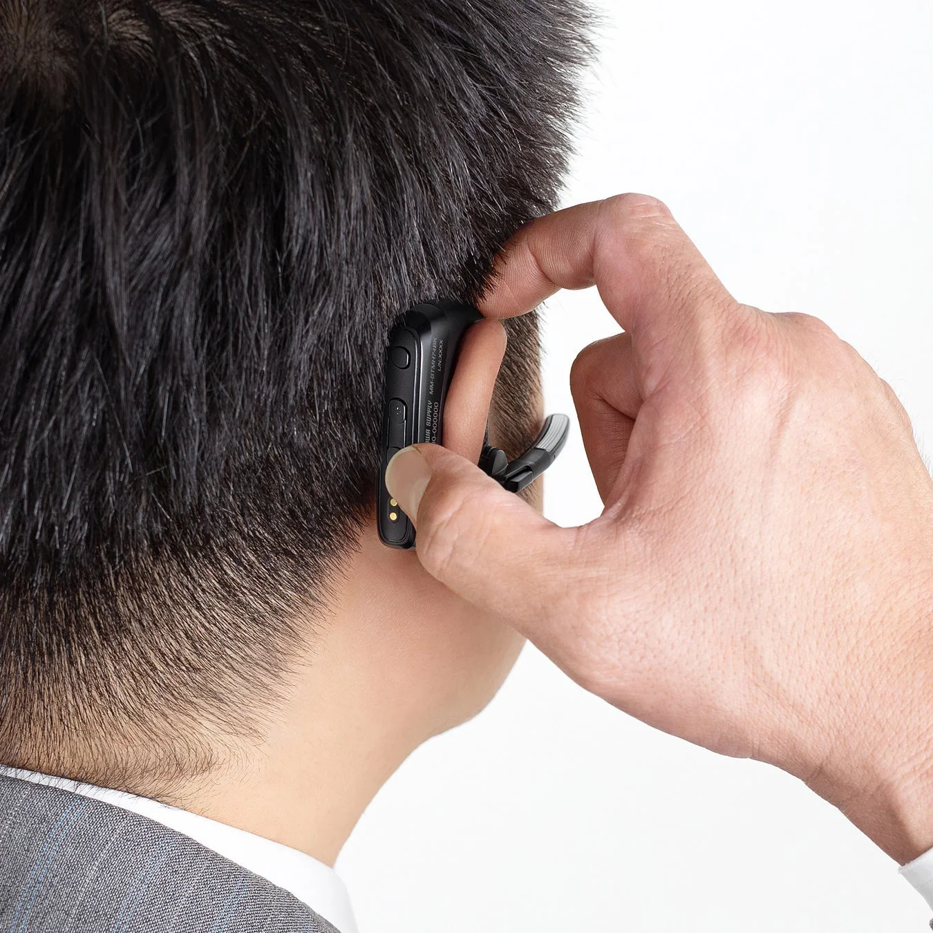 装着したまま耳元でコントロール