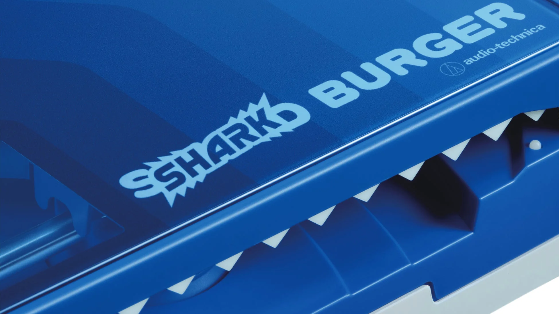 SHARK BURGERのロゴとサメの歯デザイン