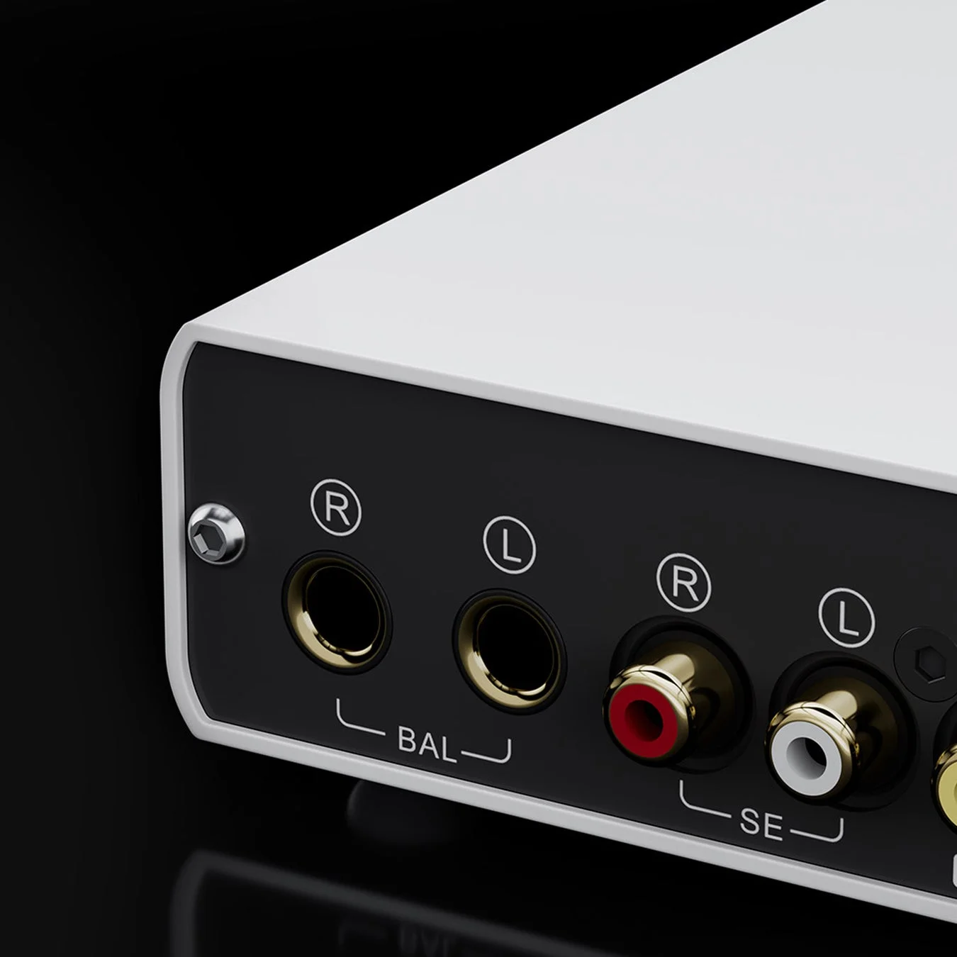 TOPPING E50 IIの出力端子