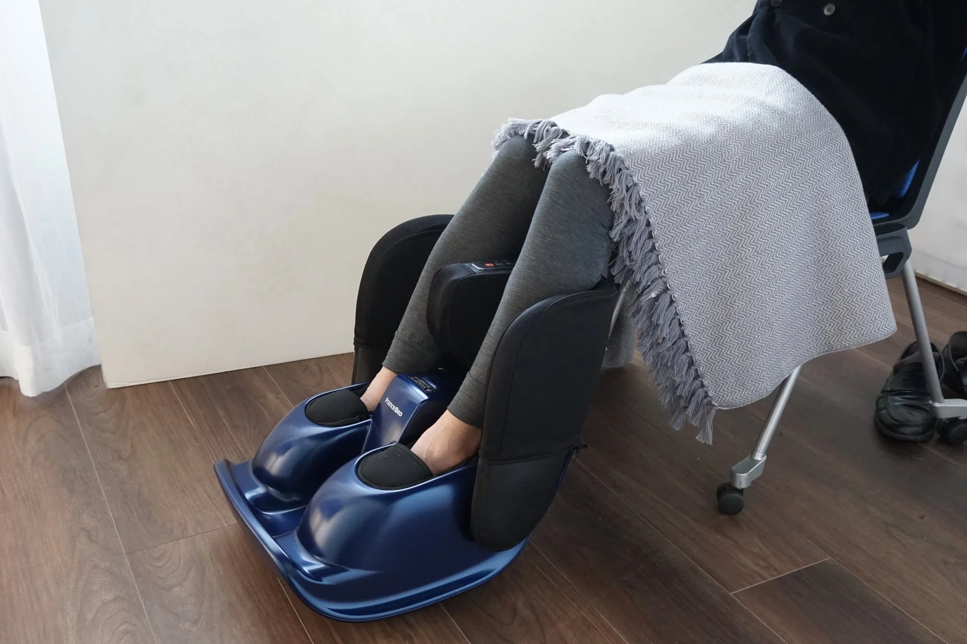 フットマッサージ器「健脚名人」使用イメージ