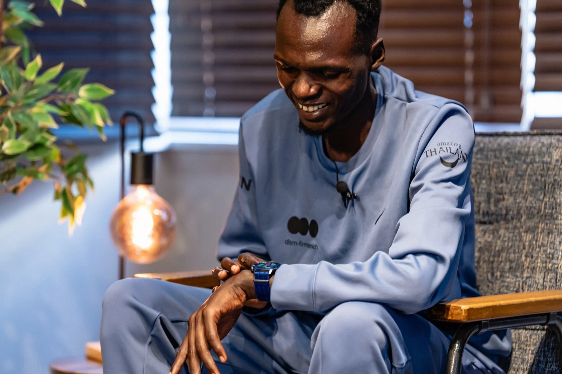 インタビューを受けるダニエル・マテイコ選手