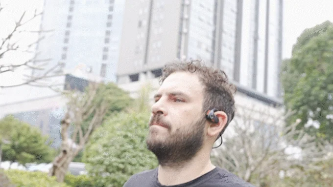 男性が装着している画像