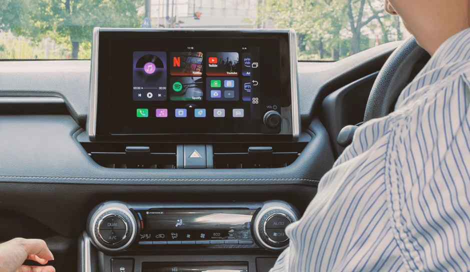 車内,カーナビ,インフォテインメントシステム