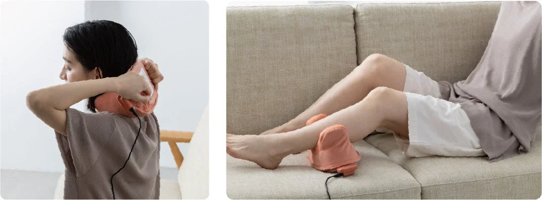 自宅でソファに座りマッサージ器を使用する様子