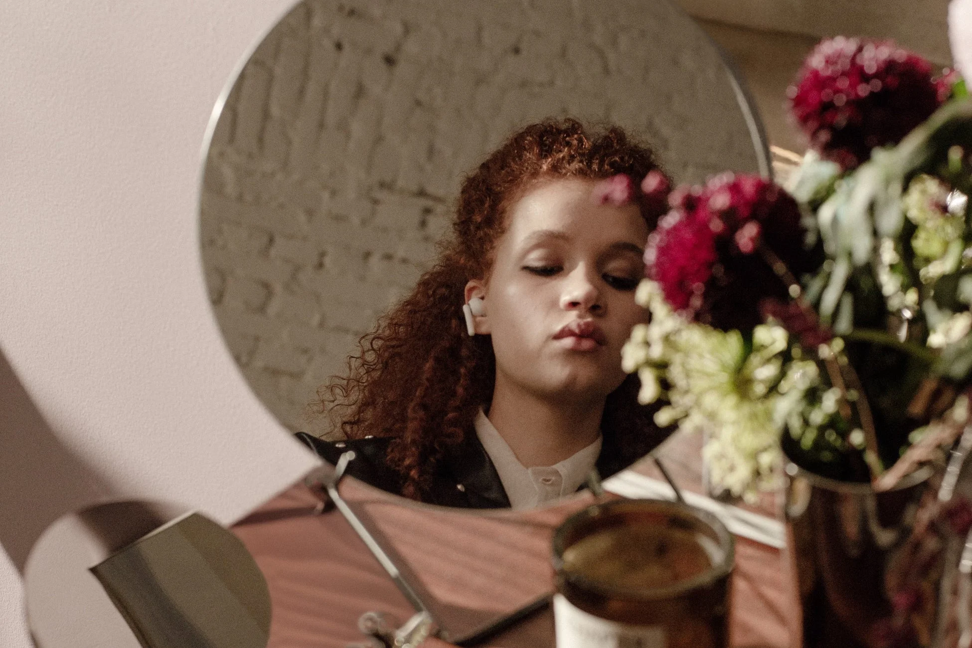 Sudio E4 Proを装着した女性