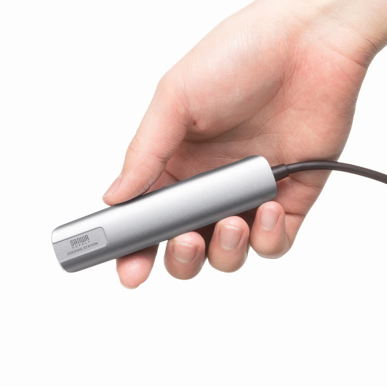 手に持ったドッキングステーション