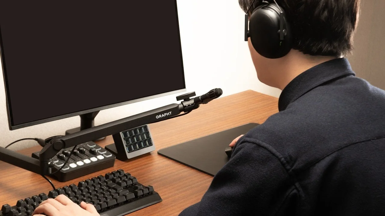 配信中の人物とマイク