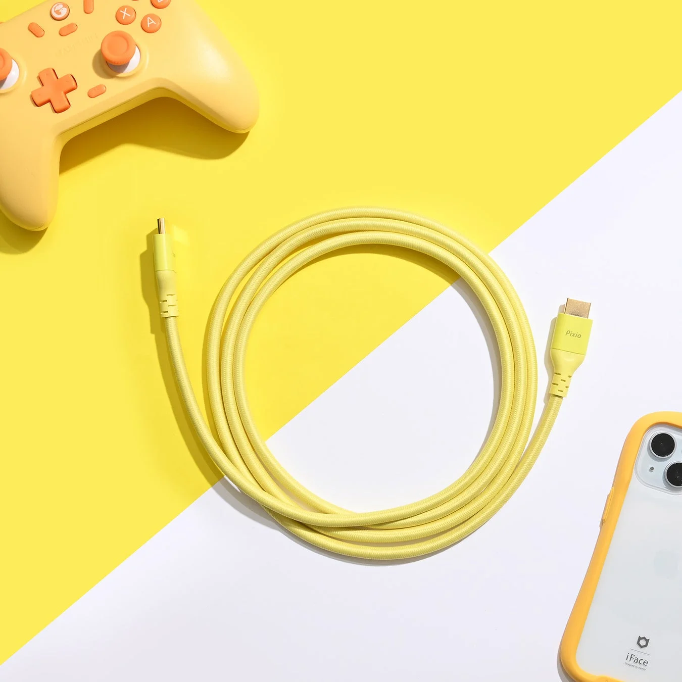 黄色のケーブルとガジェット