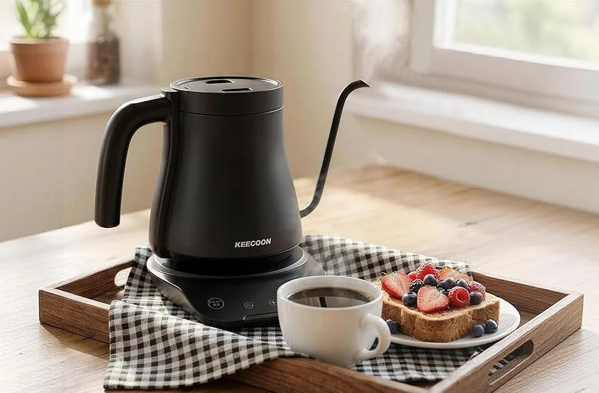 KEECOONの「転倒湯漏れ防止」温調ケトルが販売好調!1℃刻み温度調節と安全機能で人気を集める