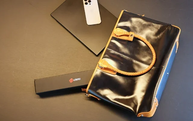 ビジネスバッグとガジェット