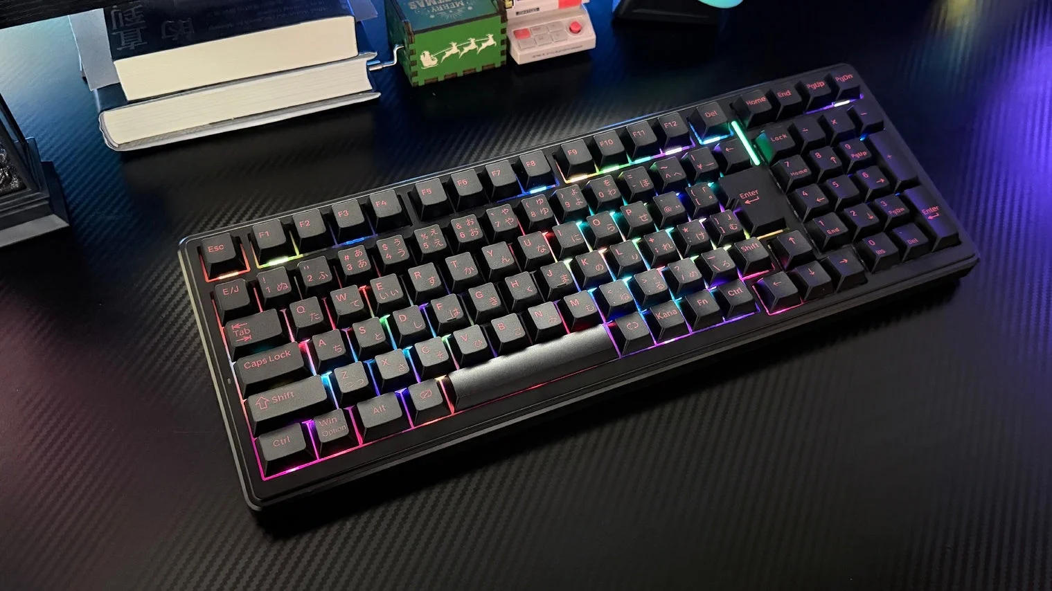 RGBバックライトが光る日本語配列のメカニカルキーボード