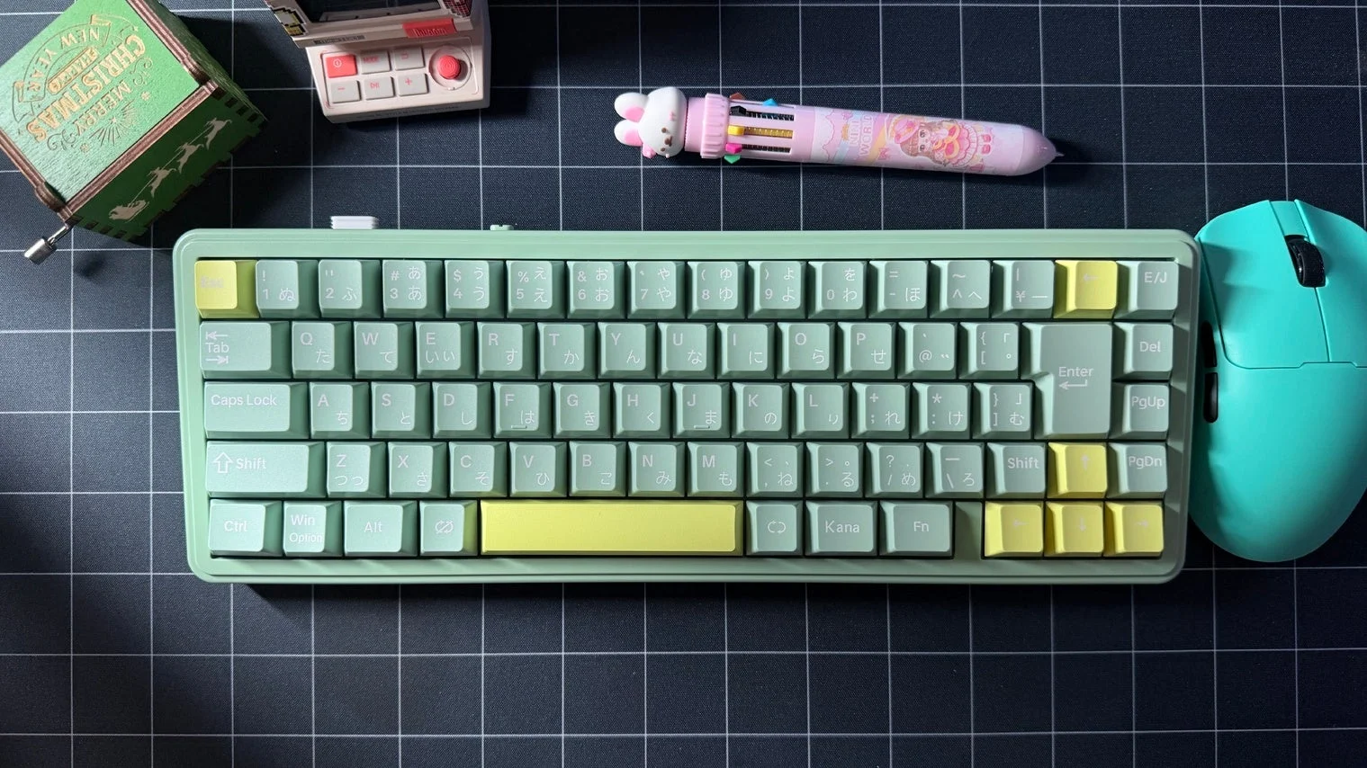 AULAキーボードと周辺機器