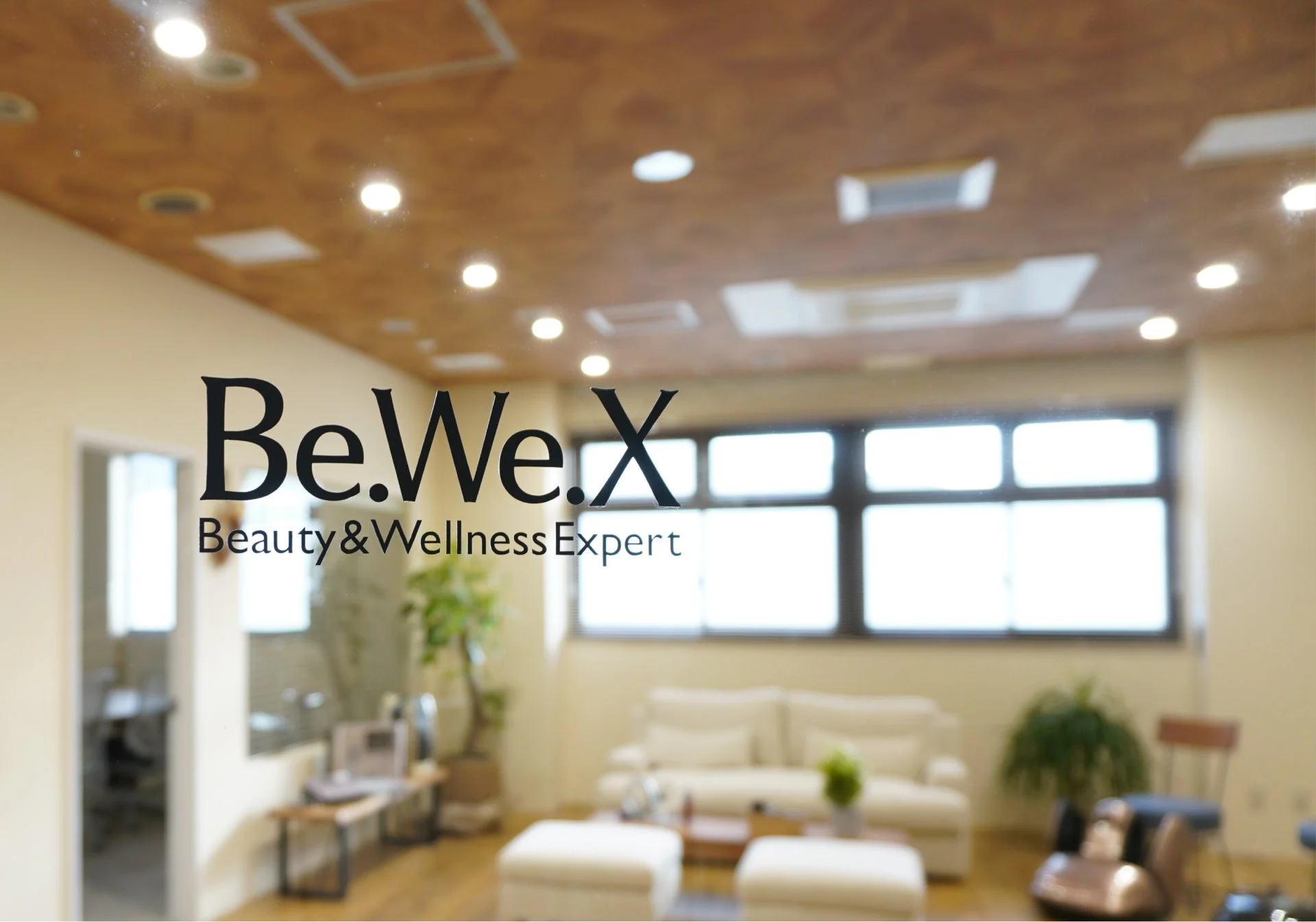 Be.We.Xのロゴとオフィスイメージ