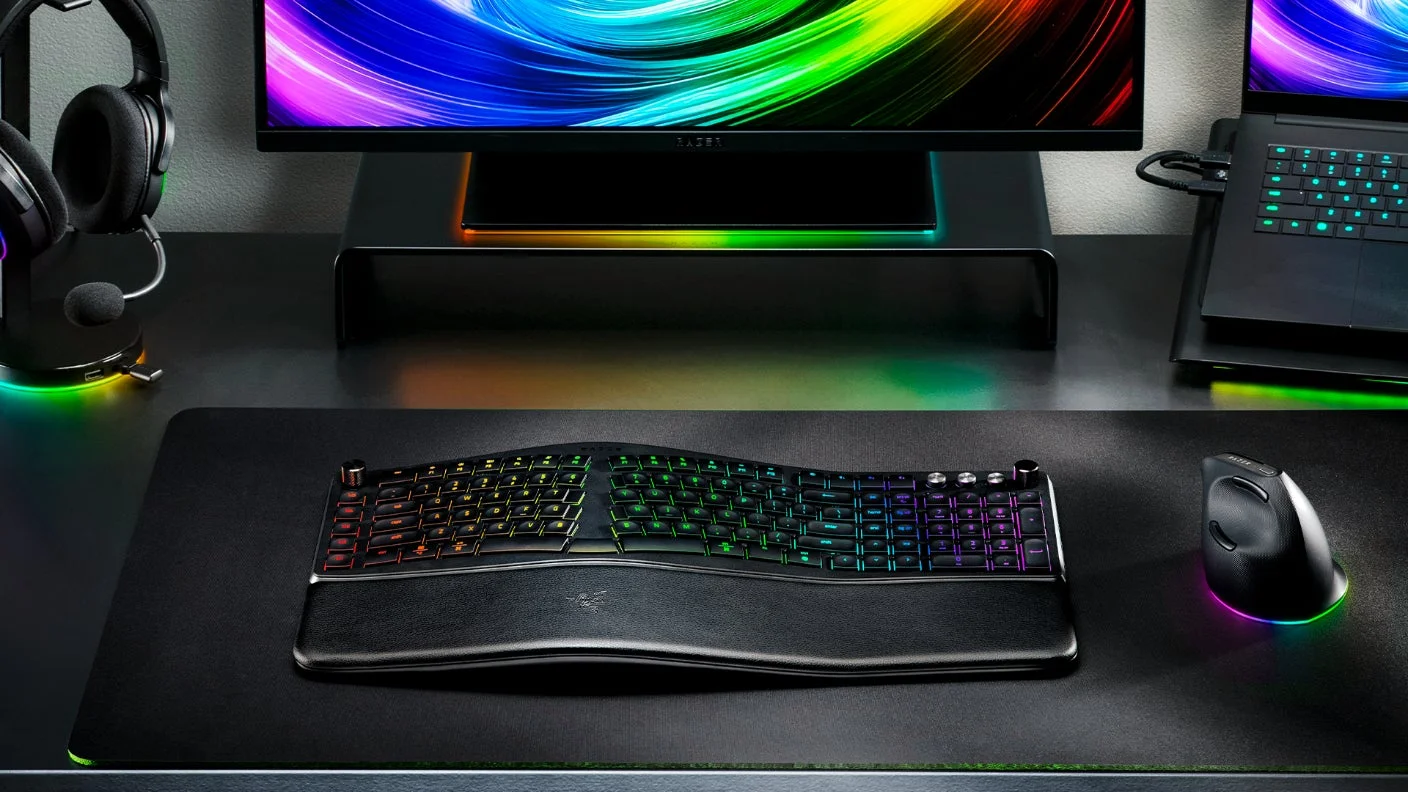 Razer Pro Type Ergoのデスクセットアップ