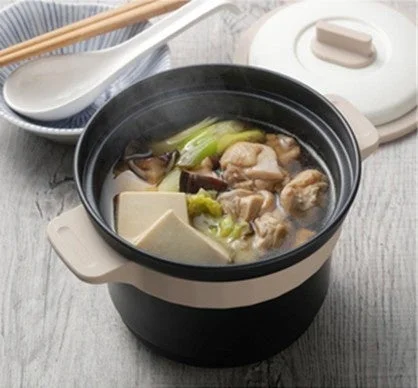 食卓での鍋料理