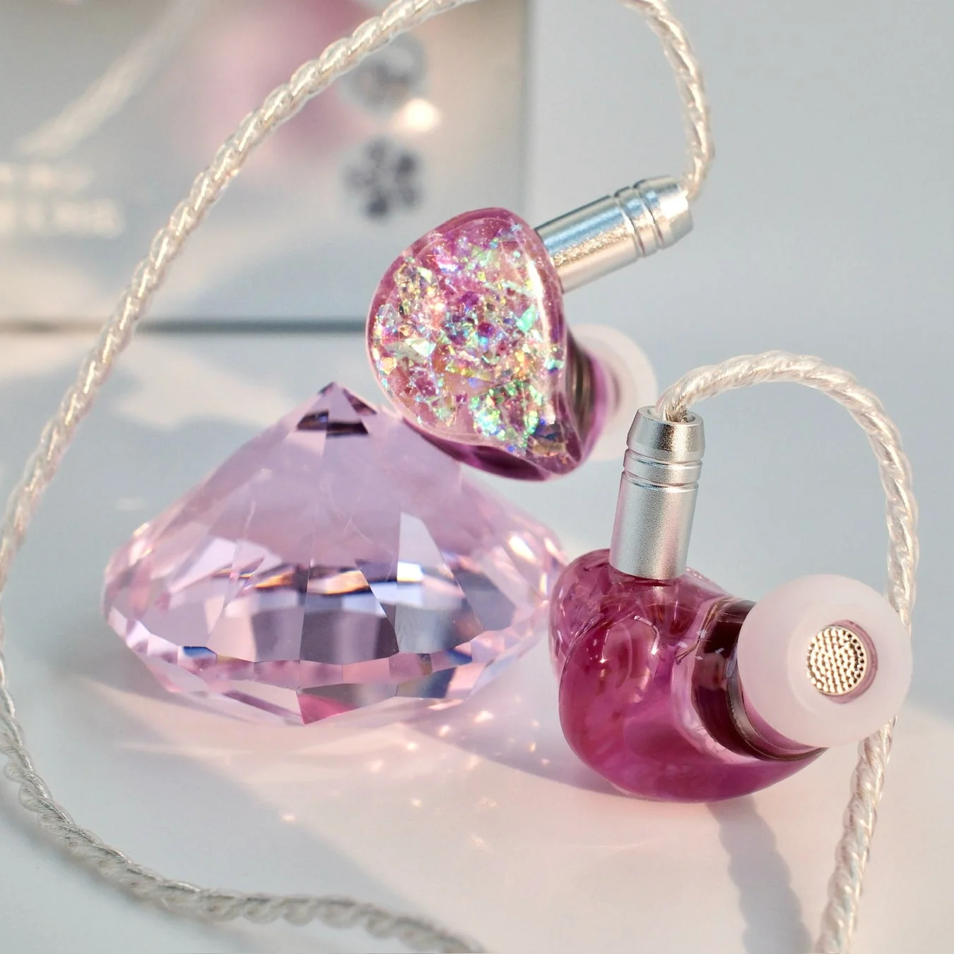 ピンクと紫のキラキライヤホン