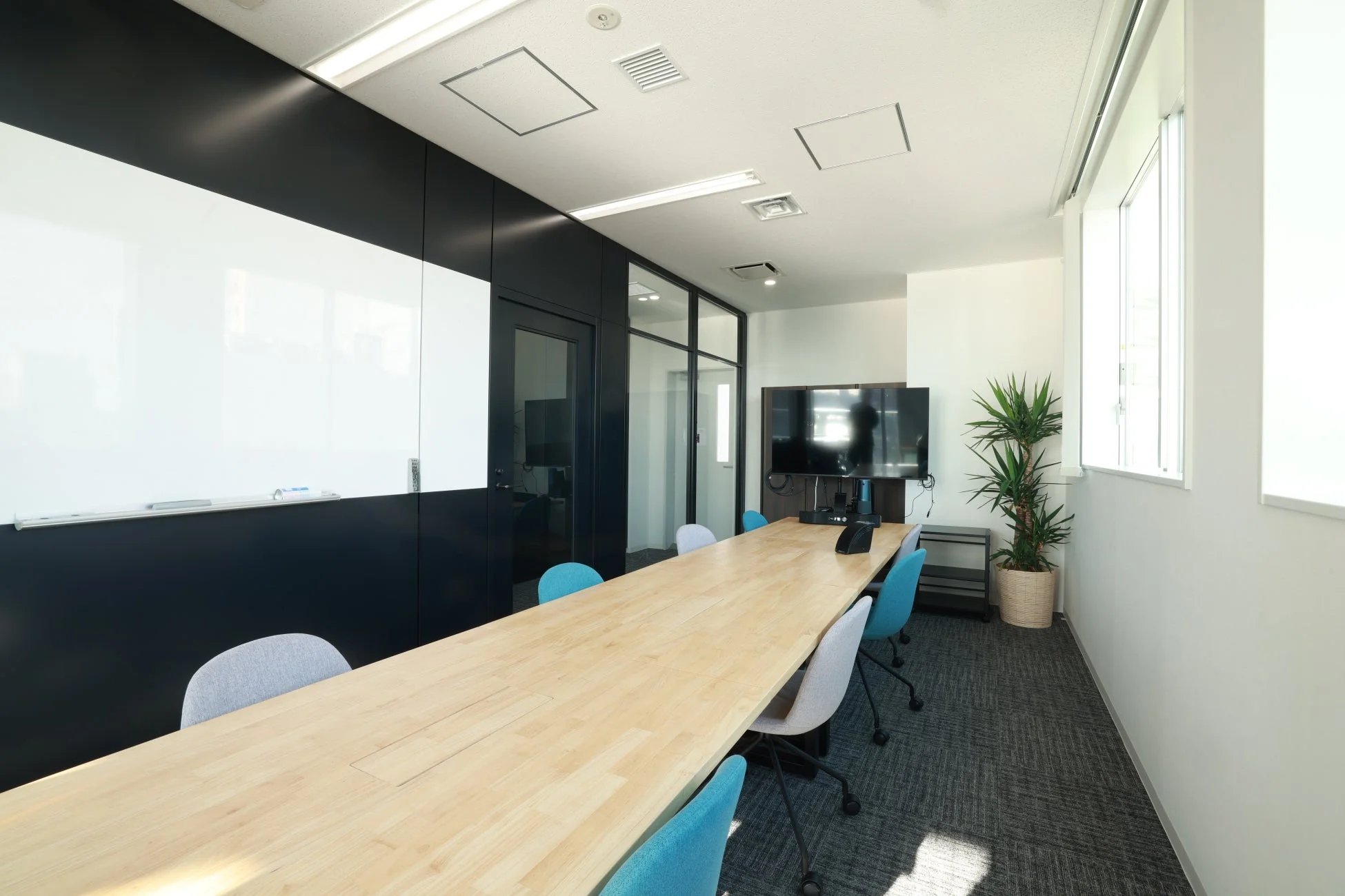 ミライスピーカー本社会議室