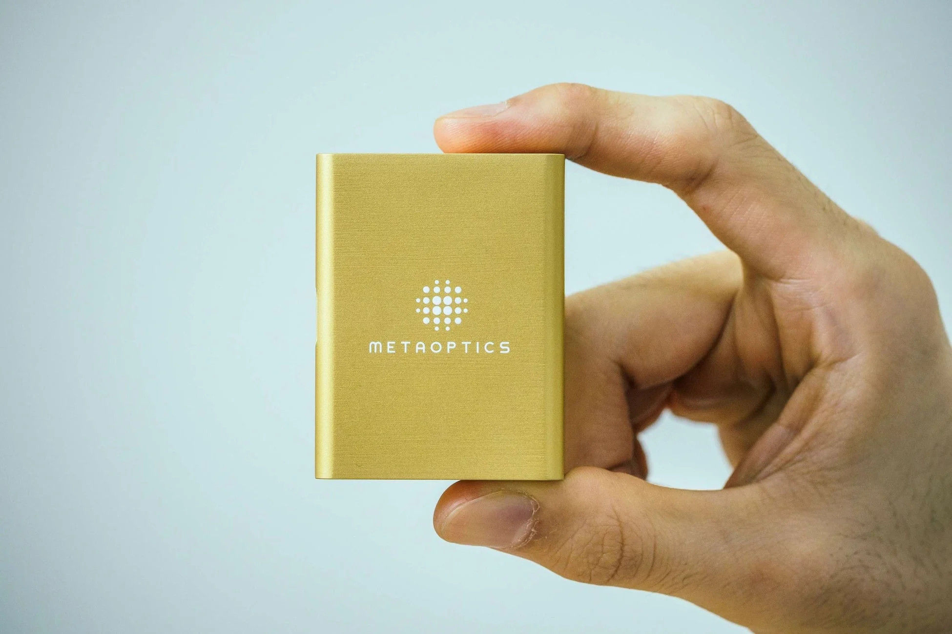 手で持つPico Projector