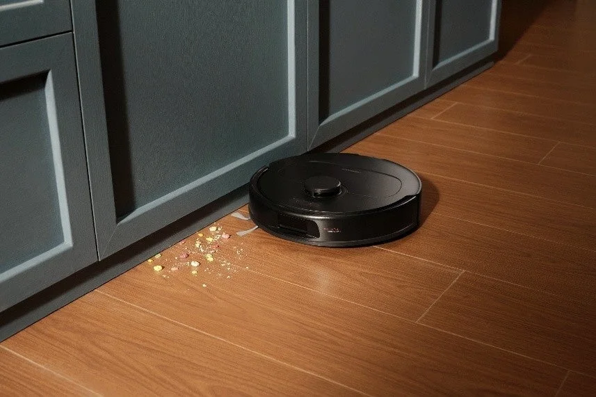 強力な吸引力でゴミを掃除するRoborock Qrevo L Pro
