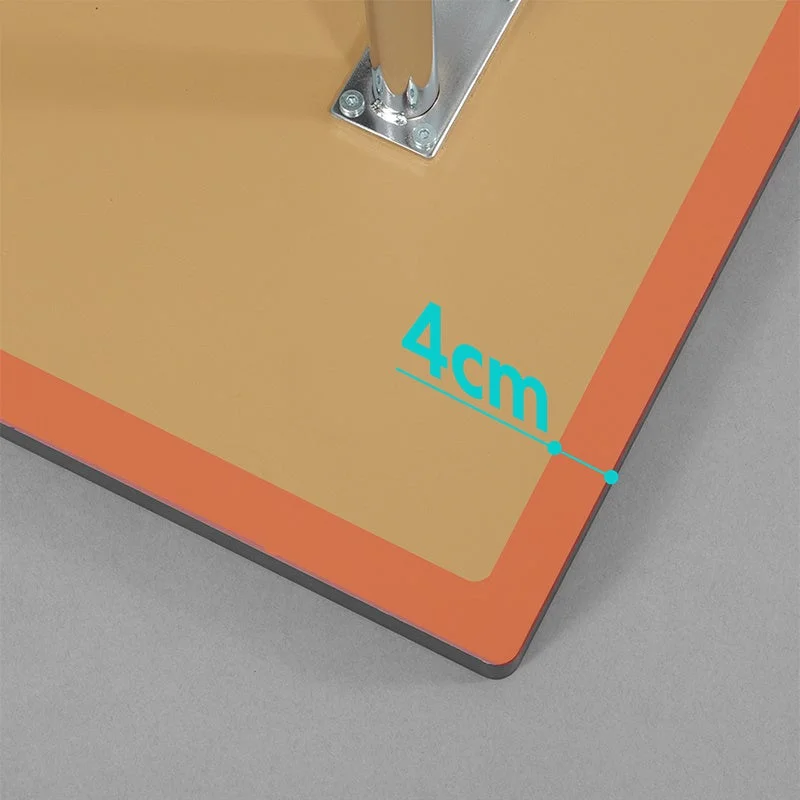 クランプ固定のデスク裏余白