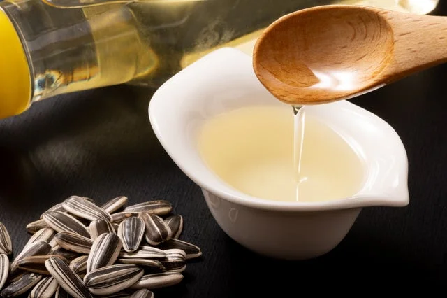 ひまわりの種と油