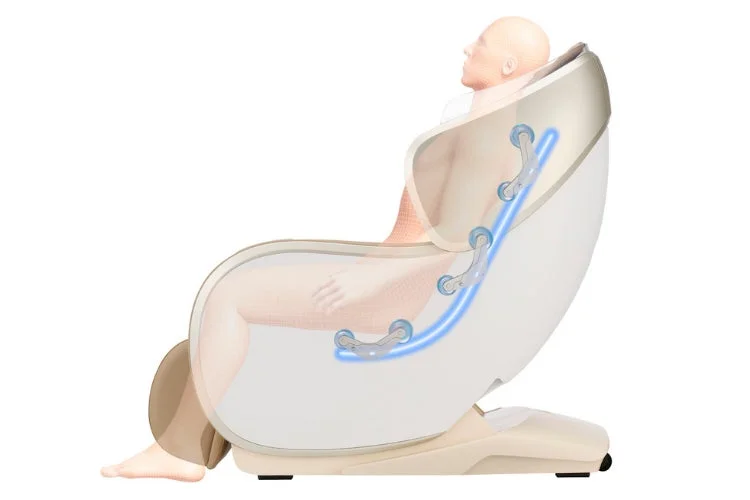 透明なマッサージチェアに座る人物の側面図