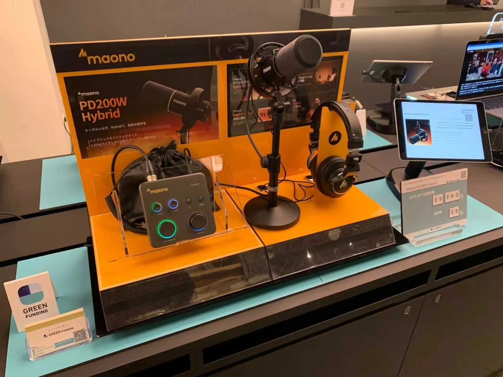 maonoブランドのPD200W Hybridマイクシステムが展示されています