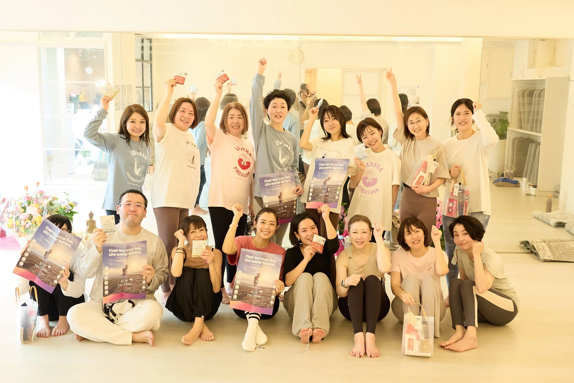 ヨガイベントの集合写真