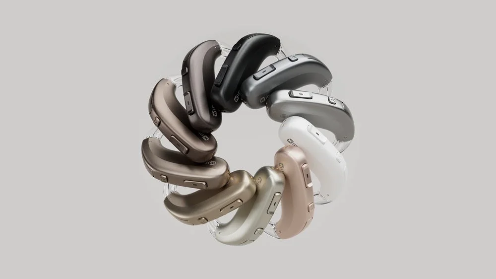 様々な色の補聴器