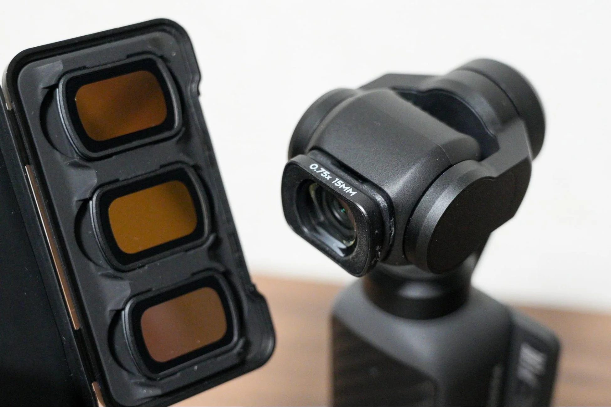 カメラレンズとフィルターケース