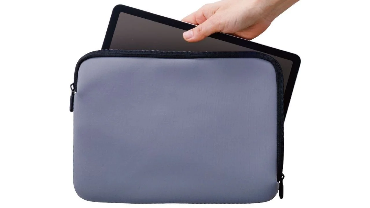 タブレットを出し入れする様子