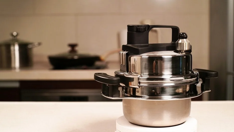 キッチンに置かれた圧力鍋
