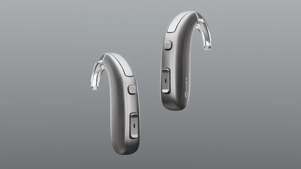シルバーの補聴器