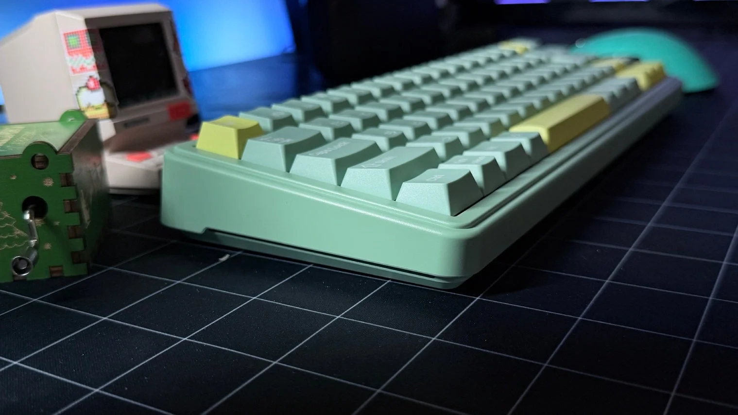 ミントグリーンのメカニカルキーボード