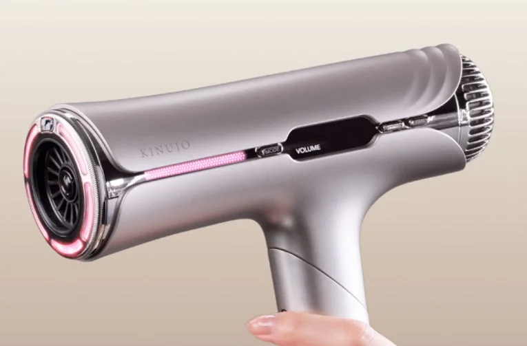 KINUJOドライヤーと手