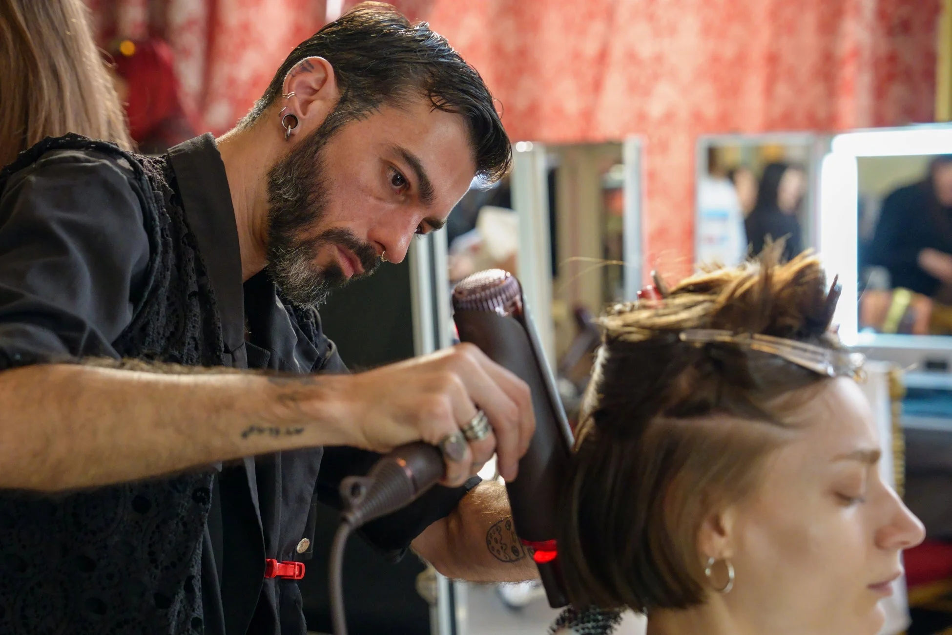 プロによるヘアセットの様子