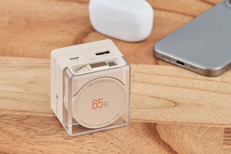 様々なデバイスを充電するイメージ