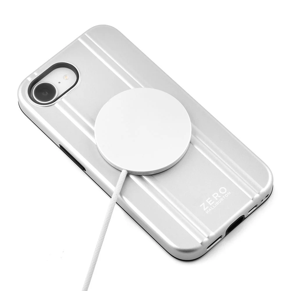 MagSafe充電器を装着したZERO HALLIBURTONのiPhoneケース