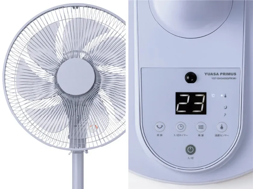 白いスタンド型扇風機とその操作パネルのクローズアップ画像