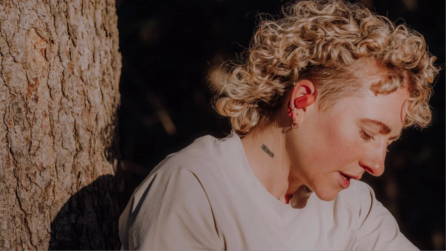 SUUNTO、新オープンイヤー型イヤホン「Suunto Spark」を5月8日発売 – 音楽とランニング分析を両立