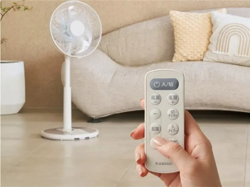 専用リモコンで左右角度を微調整