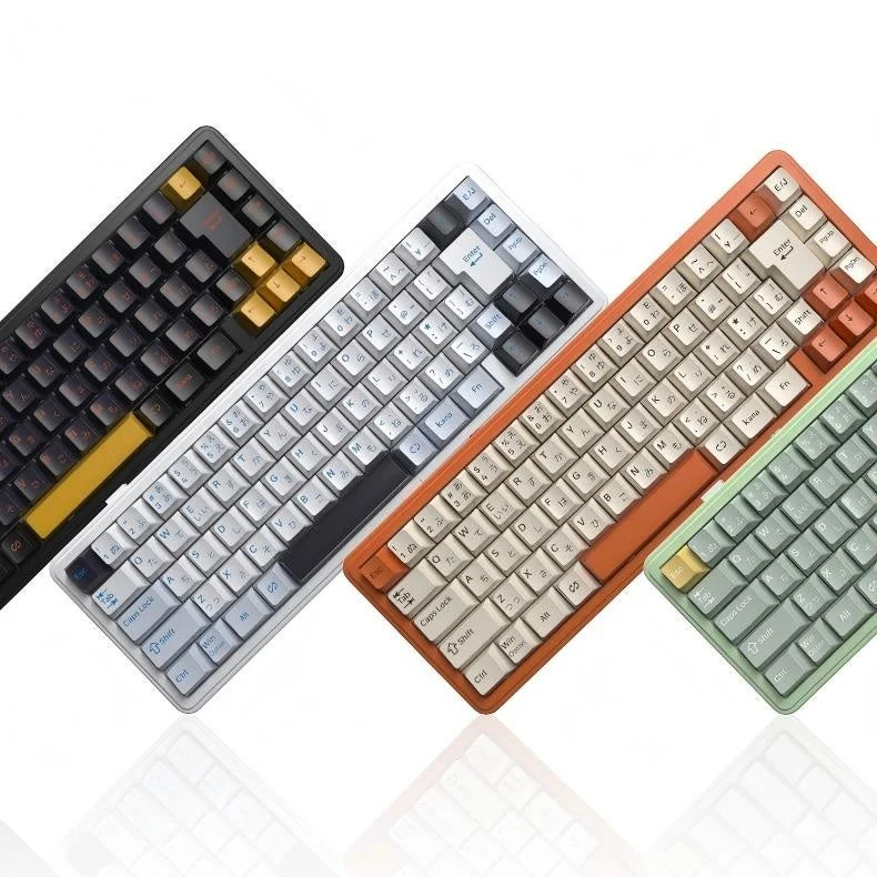 様々な色のコンパクトキーボード