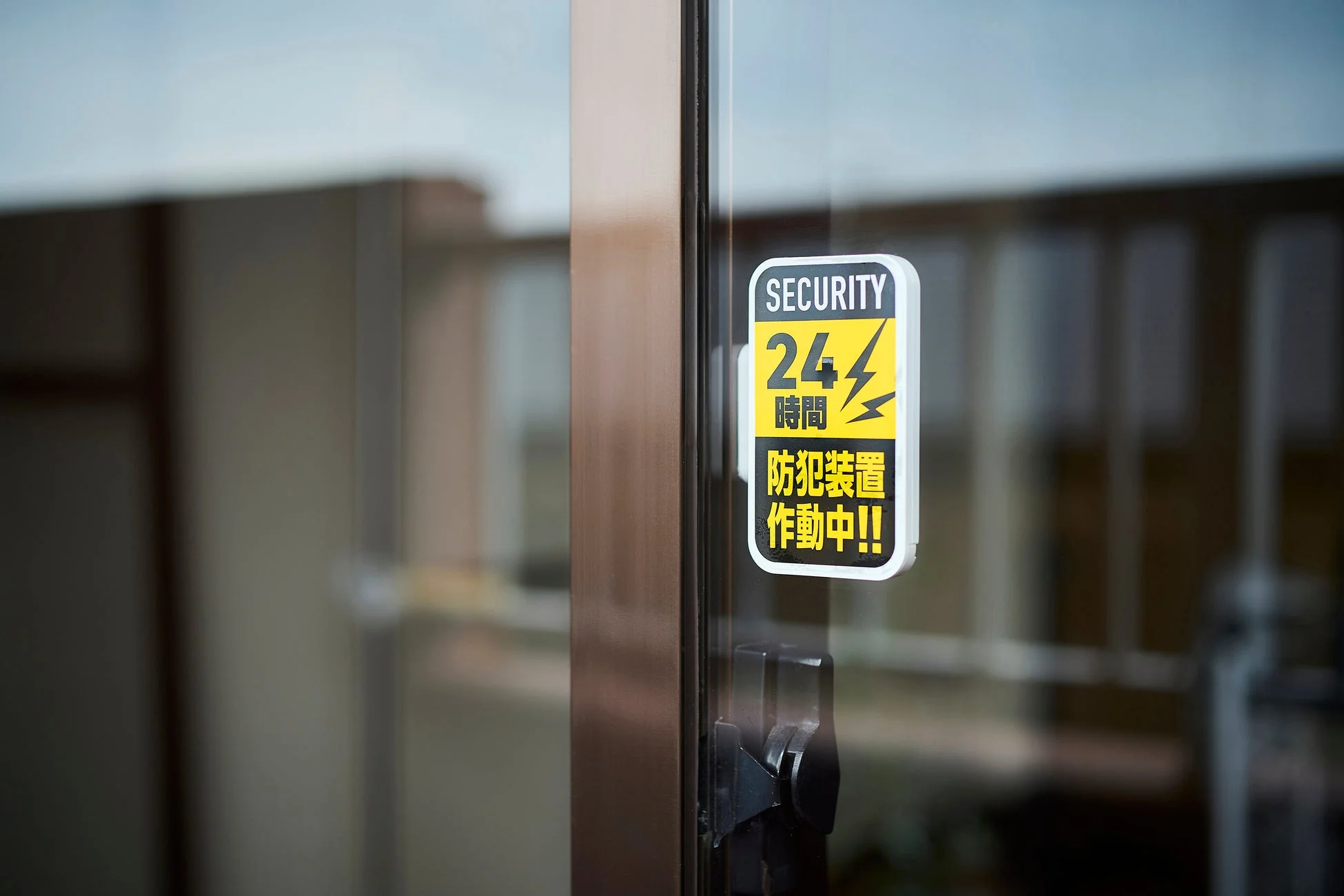 警告ステッカー