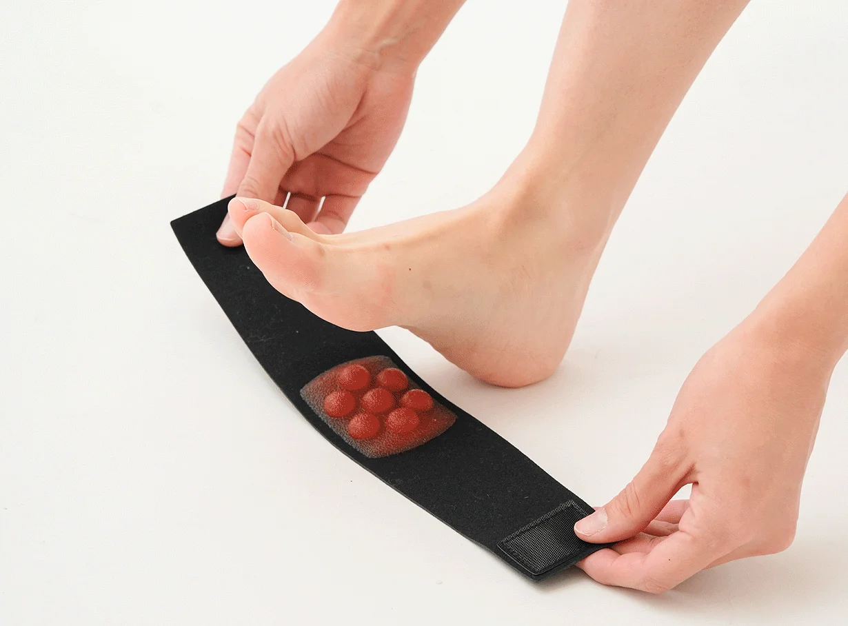 足、フットケア、アーチサポート、健康グッズ、マッサージ、足裏、装着、健康