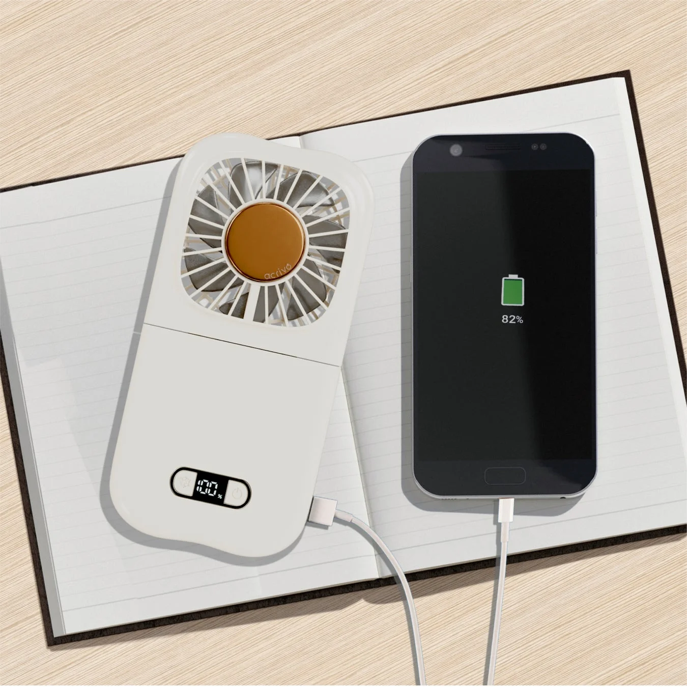 5way折りたたみペルチェファンのスマホ充電イメージ