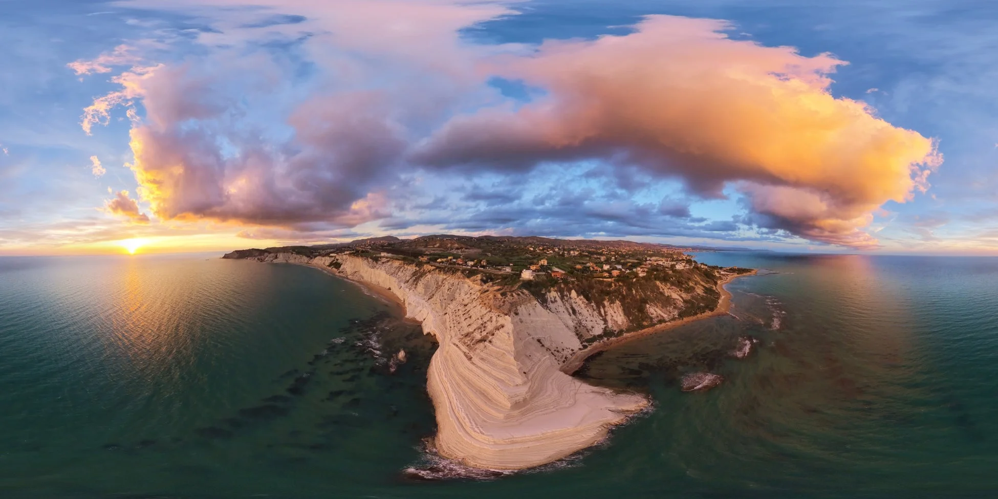 壮大な海岸線のパノラマ