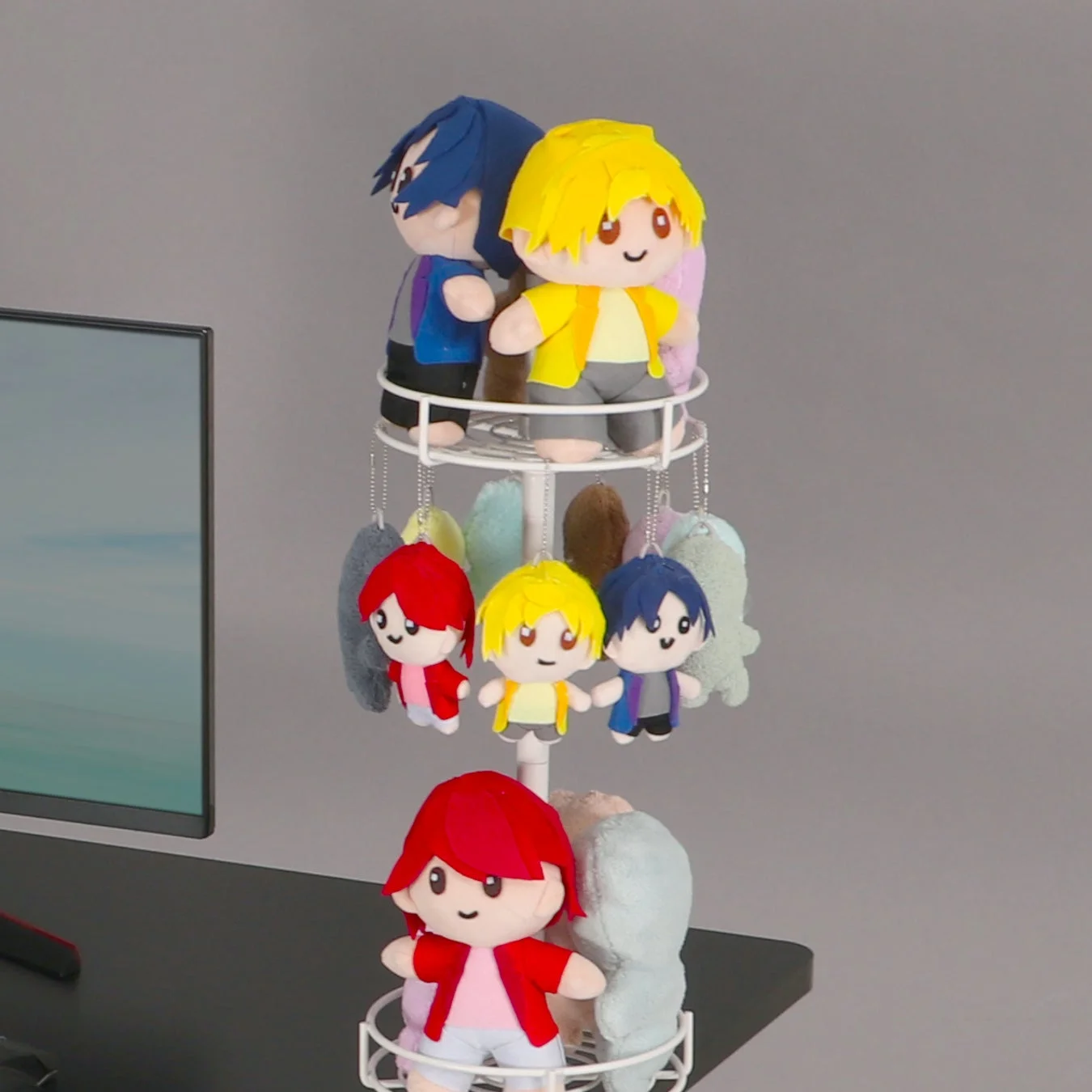 ぬいタワーに飾られた複数のぬいぐるみ
