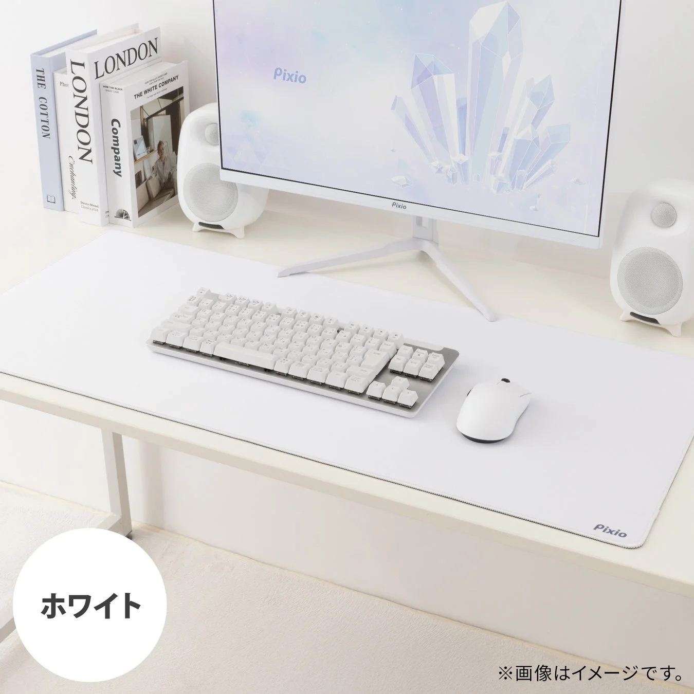 ホワイトのデスク
