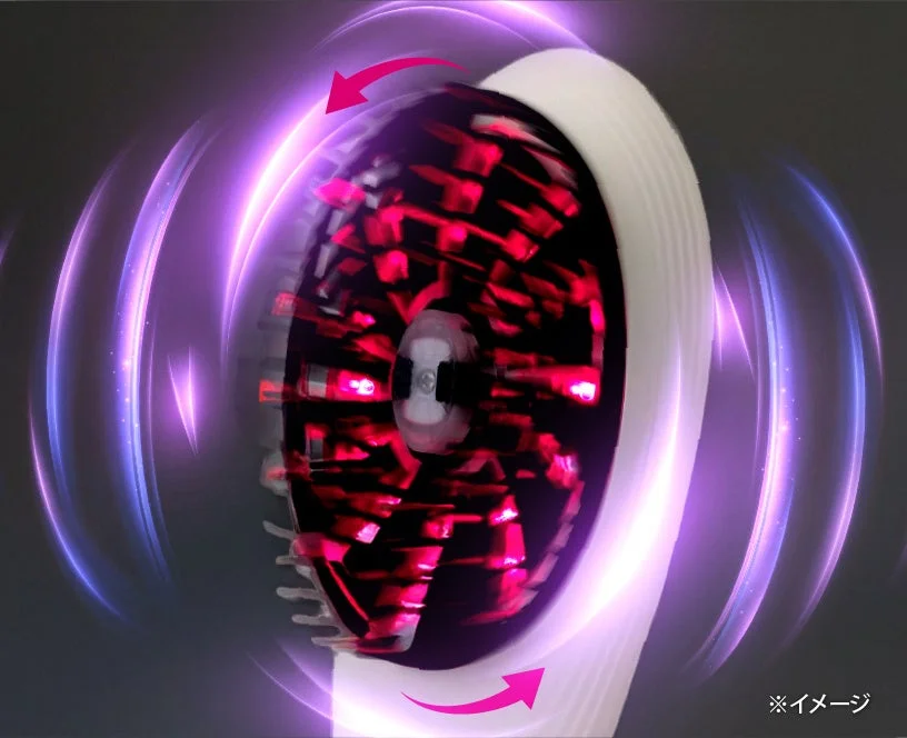 回転する赤いブラシ状の美容機器