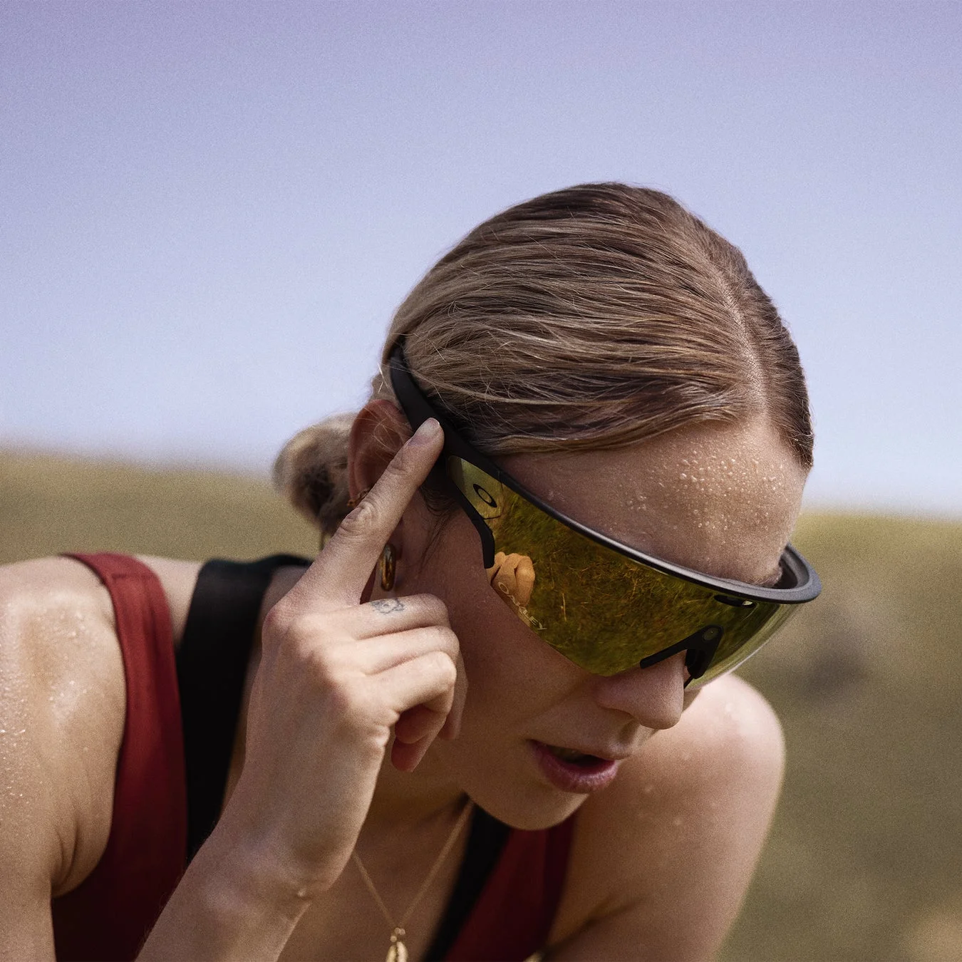 運動中にOakley Metaを着用する女性